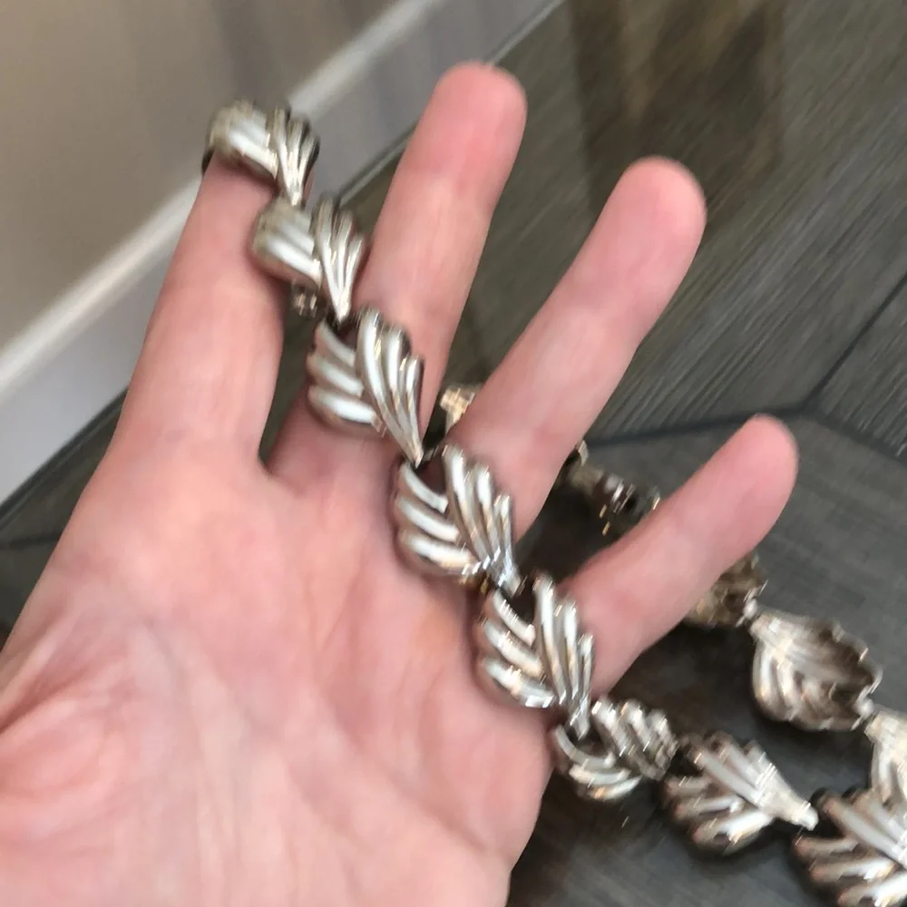 Vintage Silvertone Statement Necklace Leave or Shell Shapes - Picture 14 of 14